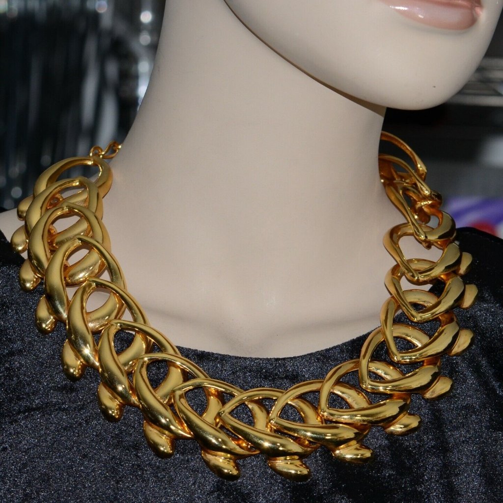 Oscar De La Renta Polished Gold Bold Link Necklace 385$
